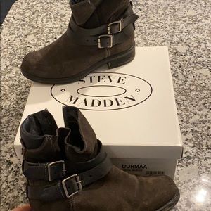 Steve Madden Dorma Suede Grey and Black Boots